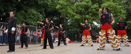 Leeuwendans Kung Fu demo & Kung Fu workshop voor 600 kinderen Montessoribasisschool De Elzen te Tilburg